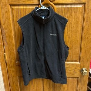 Men’s Columbia zip up vest